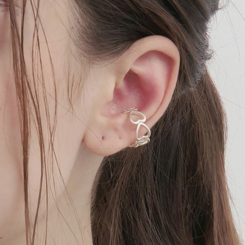 

SOSOO Connected Heart Ear Cuff gold