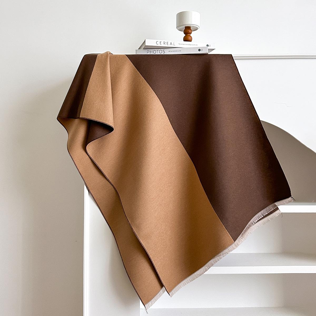 

Осенне-зимний женский шарф с бахромой в цветовой блок, женский комбинированный утолщенный шарф-шаль 185x65cm темно-коричневого