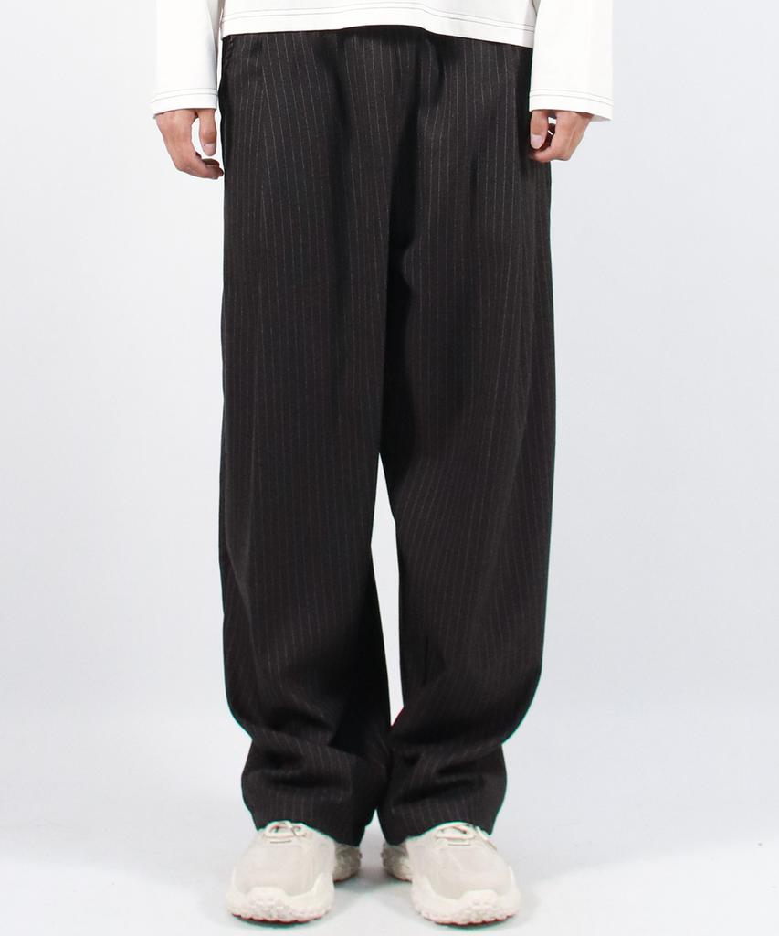 Deumakeu M Stripe Chicano Wide One-Tuck Pants - Deep Charcoal
