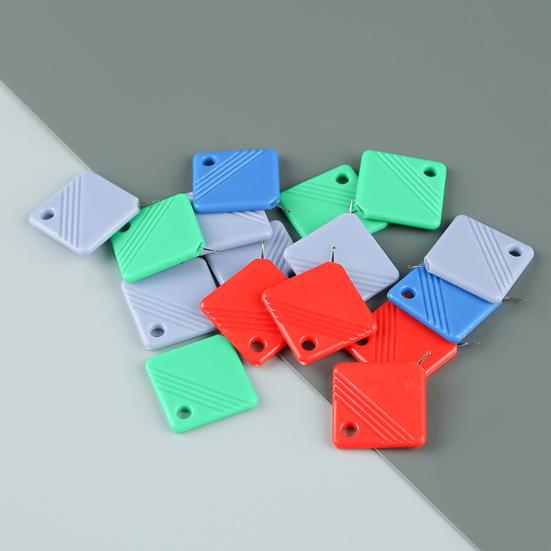 10 szt. nawlekaczy do igieł do szycia ręcznego Kwadratowy pomocnik do nawlekania igieł Łatwe narzędzie do nawlekania Pasuje do większości rozmiarów igieł Dla miłośników szycia