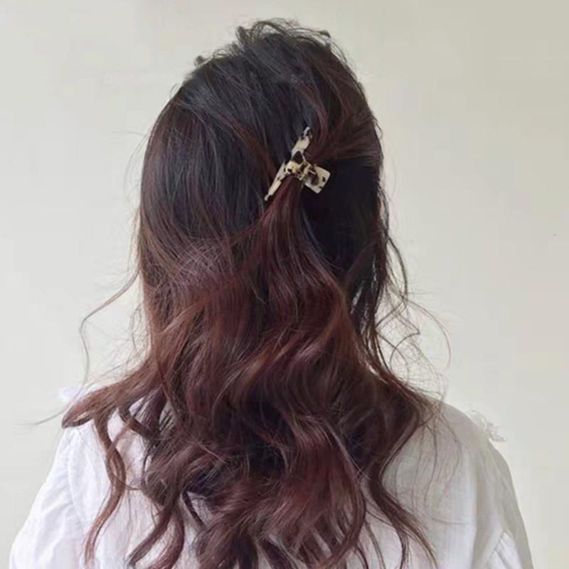 Elegant Acetate Hair Claw Clip For Women With Chic Geometric Lines And Handmade Craftsmanship