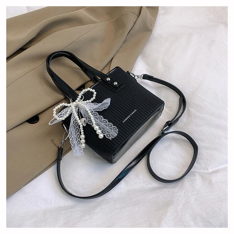 

Hand-held bag women s 2025 new high-end shoulder bag, simple and sweet women s bag, versatile crossbody basket, bucket bag чёрный