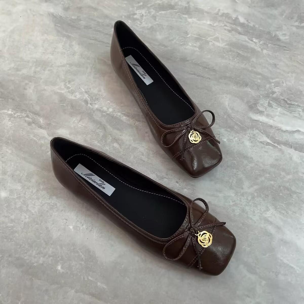 

Универсальные женские туфли на мягкой подошве, весенние и осенние, французские туфли на плоской подошве с неглубоким носком, маленькие ароматные туфли-одиночки, туфли 2025 года Four Seas 35 темно-коричневого