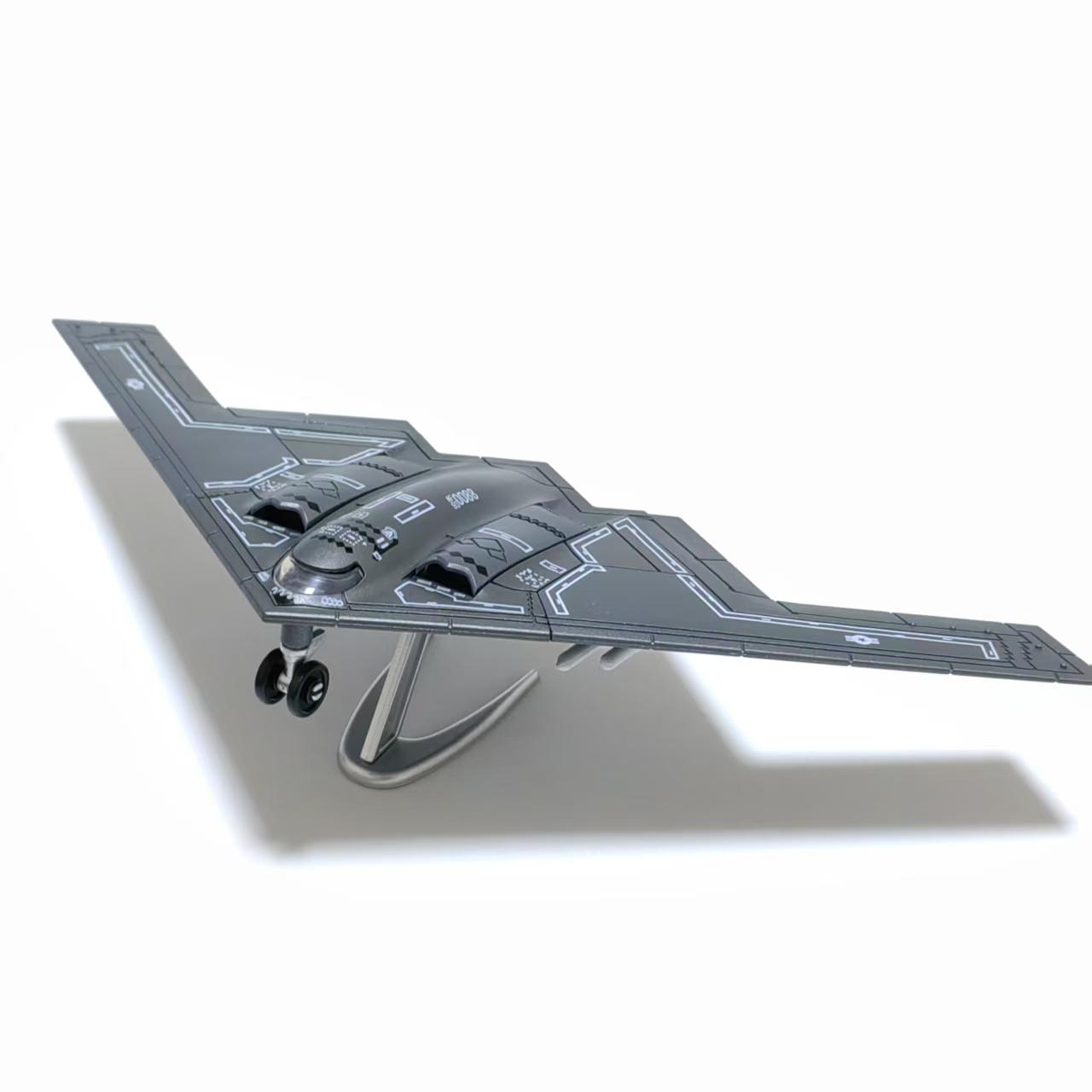 

B-2 SPIRIT 1/200 Scale Plastic Model airplane (including base) Scale model Home placement, collection and decoration Gift