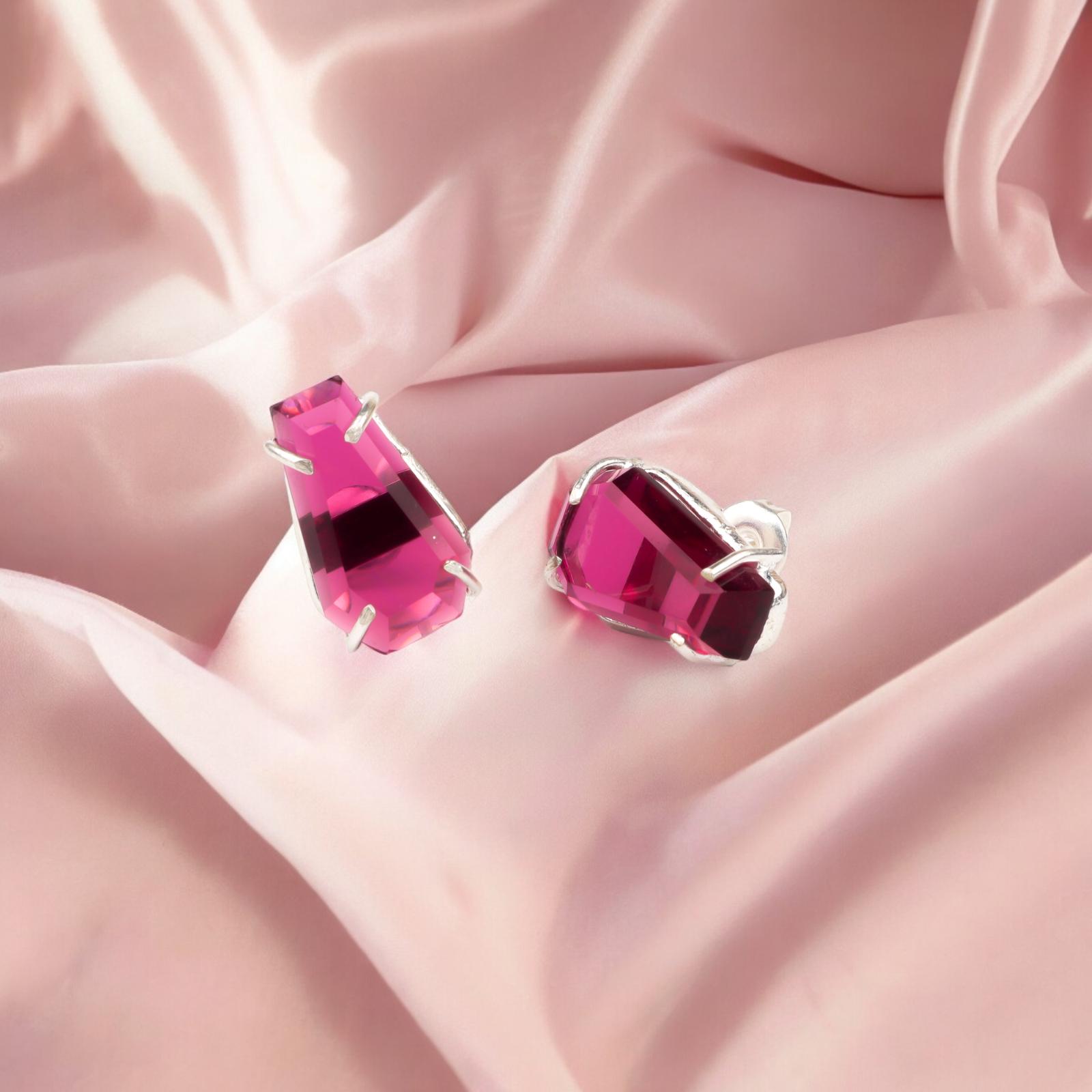 

Драгоценный камень Розовый Турмалин Ювелирные изделия из стерлингового серебра 925 ручной работы Свадебные пусеты 0,6 EE-131-8