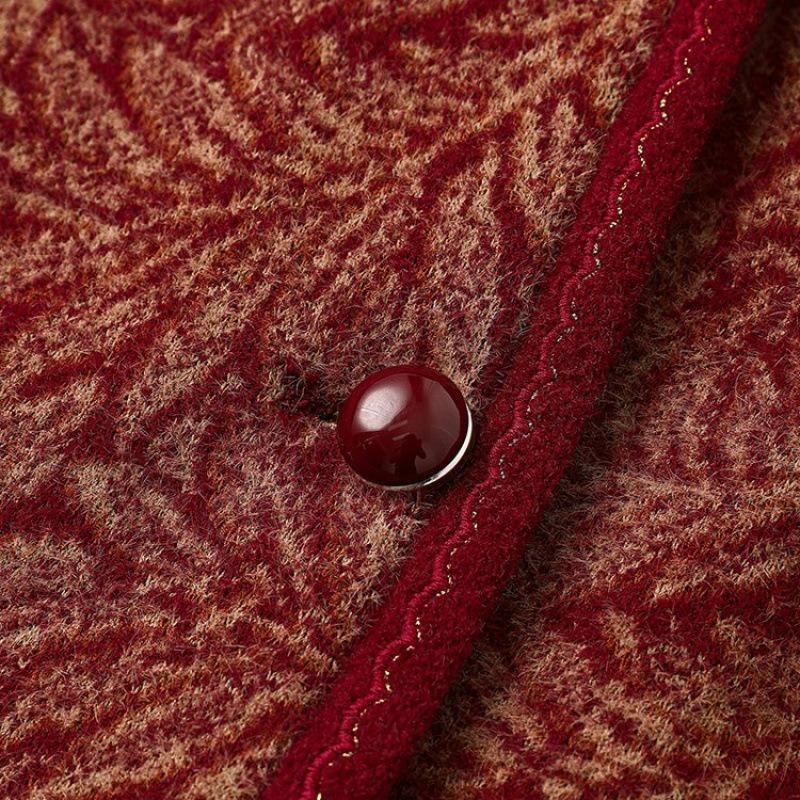 Middle-aged and old autumn women's coat mother's large size velvet thickened old lady winter woolen clothes for the elderly and grandma