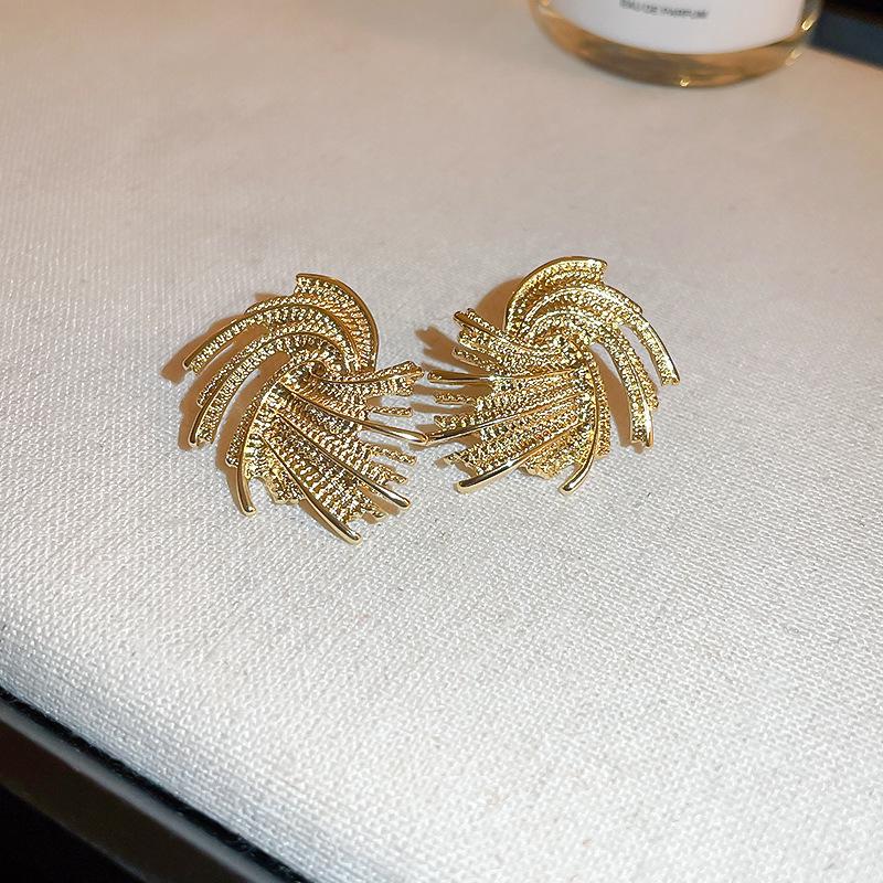 Vintage French-Style Silver Needle Earrings - Women's Elegant Studs with Retro Court Charm