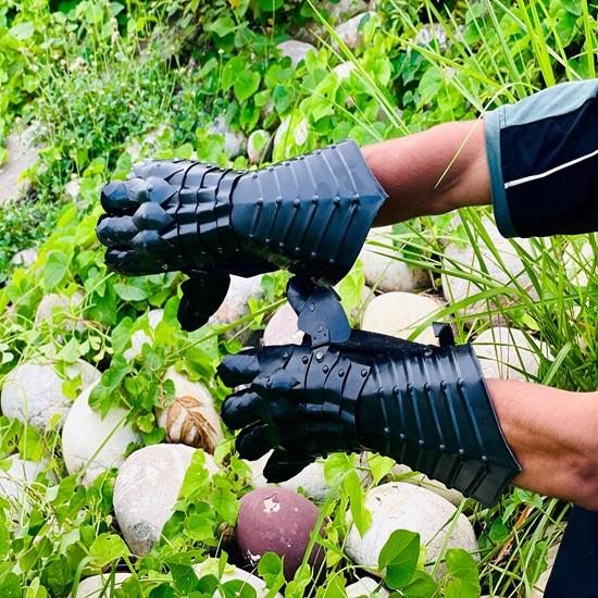 40.64 cm Medieval Knight Nazgul Gothic Gauntlet Gloves Pair Dark Blackened Gloves Best Halloween Gift