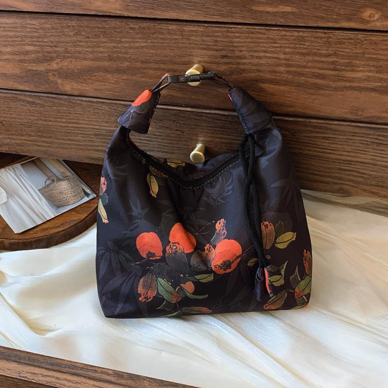 

Summer new foreign style versatile temperament shoulder bag women s leisure new Chinese style national style send mother messenger bag