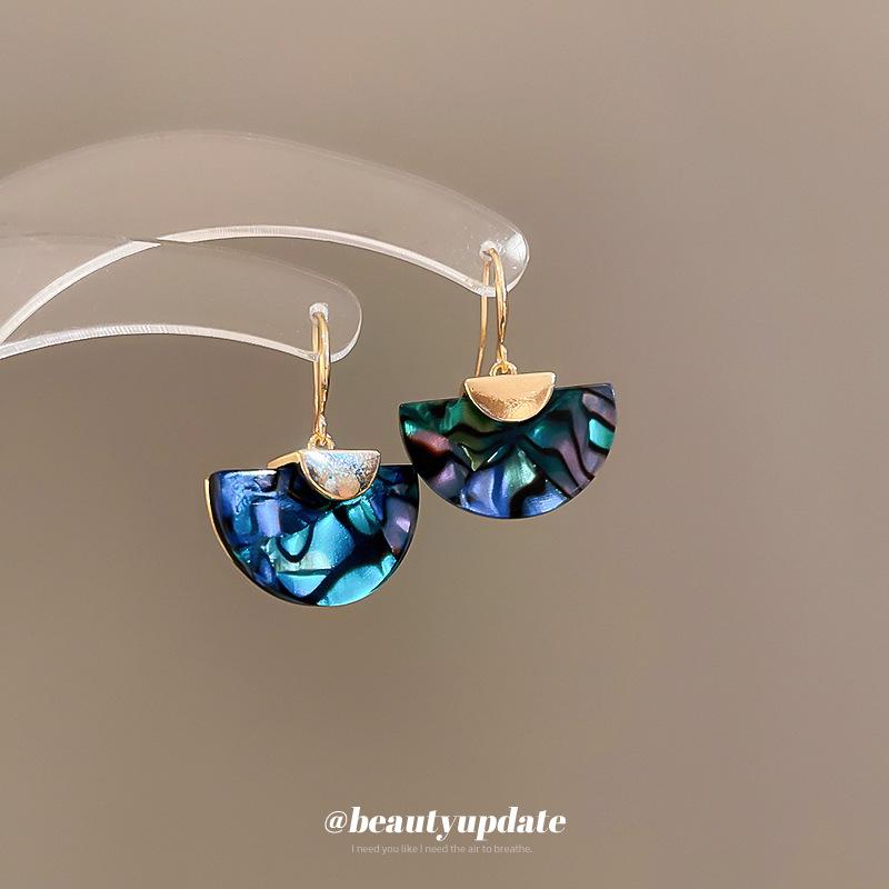 Abalone Shell Fan Earrings - Light Luxury European & American Versatile Dangle for Women, Retro Fashion Temperament Jewelry.