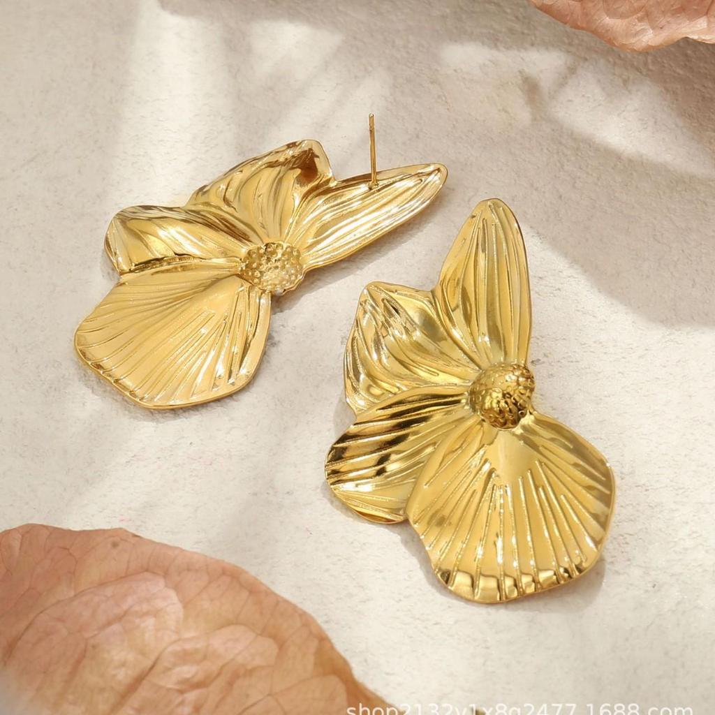 18K Gold Petal-Shaped Stud Earrings: High-End European & American Style for Women