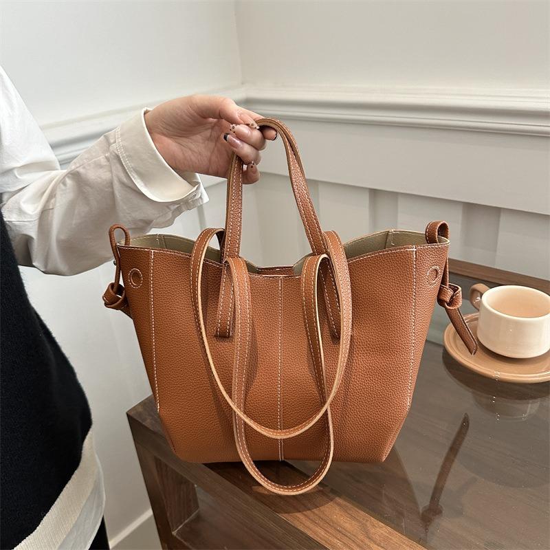 Winter Nische Lässige Tragetasche Damen Neue Große Kapazität Flügeltasche Vielseitige Pendler Unterarm Schultertasche