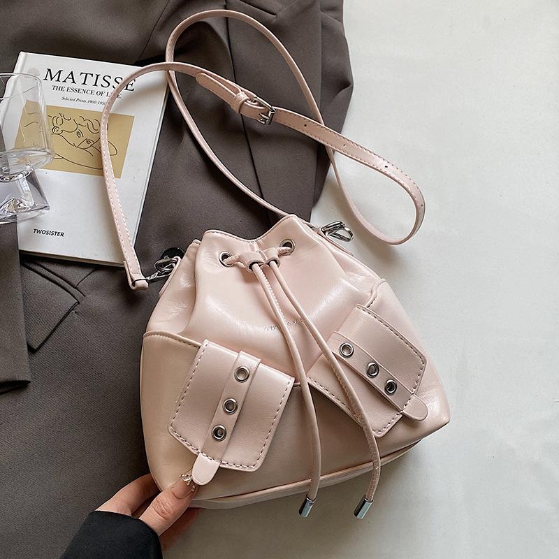 

Popular new fashion personality Spice Girl wind fold portable bucket bag high sense niche commuter messenger women s bag