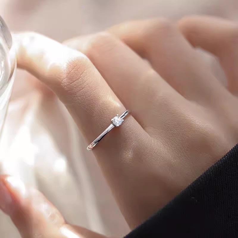 S925 Sterling Silver Chain Ring with Single Diamond – High-End, Niche Design for Women's Index or Pinky Finger.