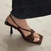 Dames Hoge Hakken 2026 Zomer Nieuw Vintage Luipaard Buiten Vierkante Neus Sandalen Mode Strikband Dunne Hak Gesp Riem Pumps