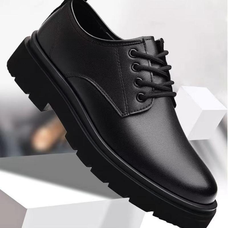 A Spring Big-headed Business Casual Leather Shoes with Laces and Soft Soles, Versatile Formal Wear, Black Men's Leather Shoes.