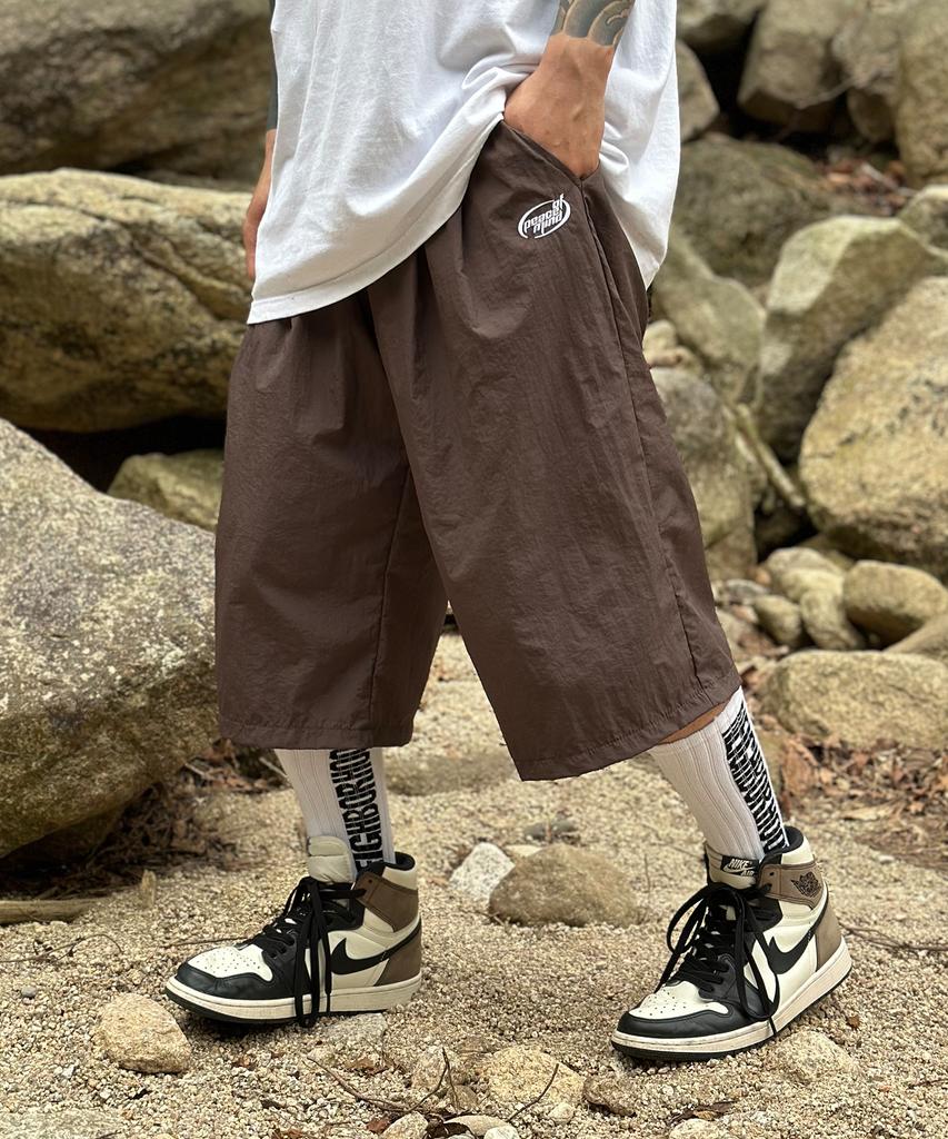 PEACEOFMIND Nylon Double-Pleat Bermuda Shorts (Brown)