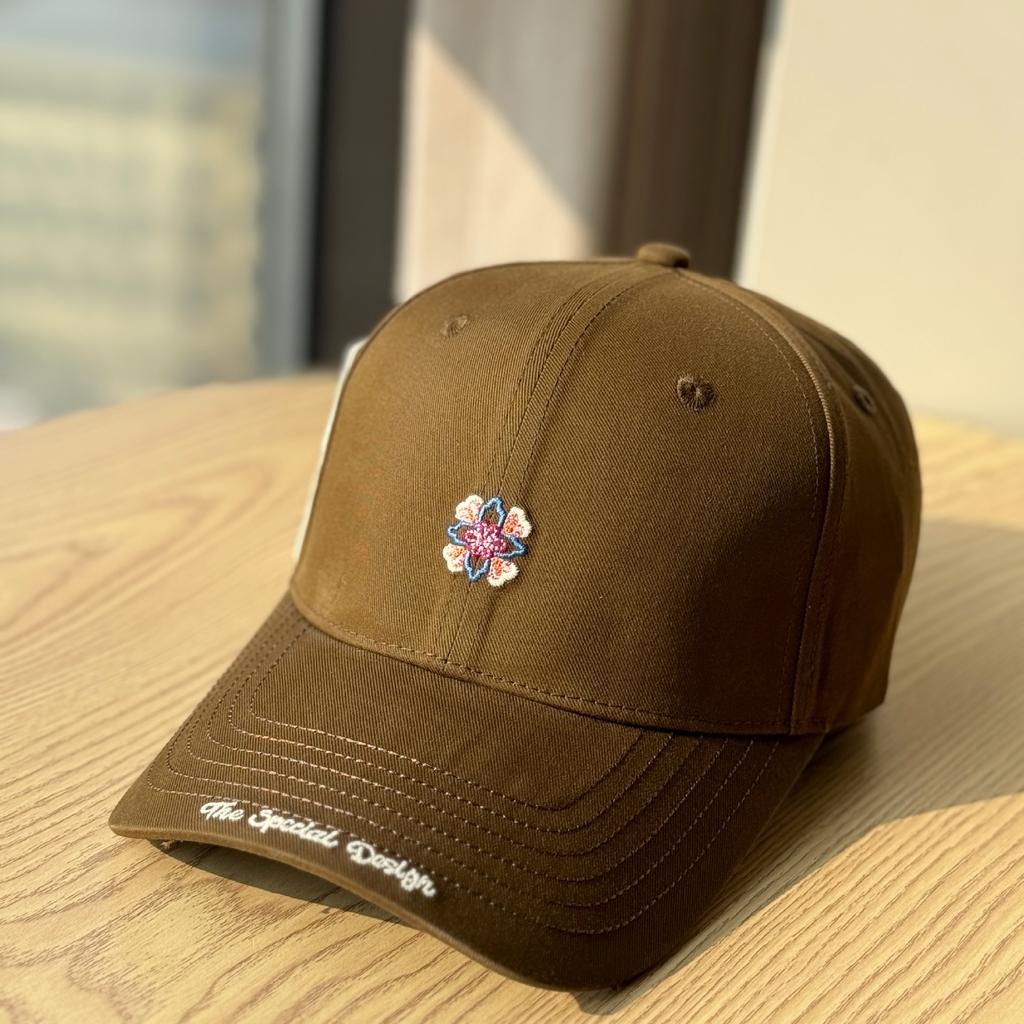 Koreanischer Baseballhut mit steifer Krempe für Damen und Herren, lässiger vielseitiger Hut mit dreidimensional gestickten Blumen, Sonnenschutz, Gesichtsformend,