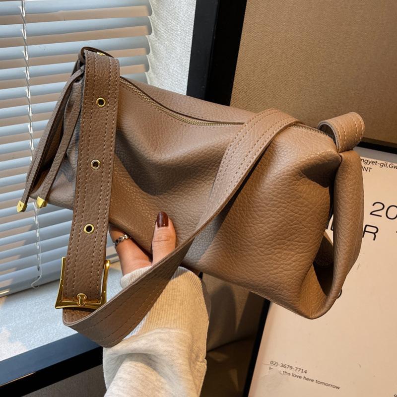 Premium Texture Bag Women's Large-capacity New Fashion Niche Design Messenger Bag Spring and Summer Pillow Bag
