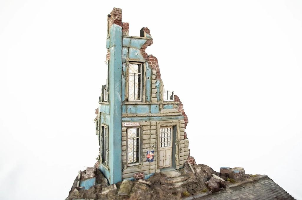 RT Diorama Scale Ruined Corner Miniature Accessory RTD35256 1/35 (Scenery)