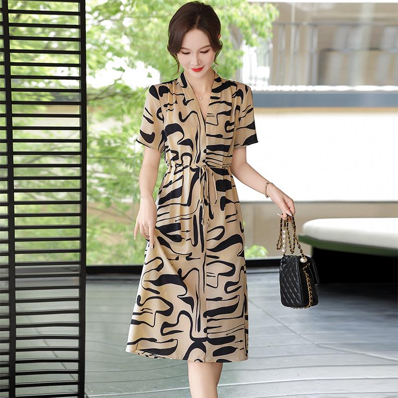

Summer Chiffon Dress for Middle-aged Women - Stylish, Age-defying Short-sleeve 2026 Collection 2XL [120-135 lbs]