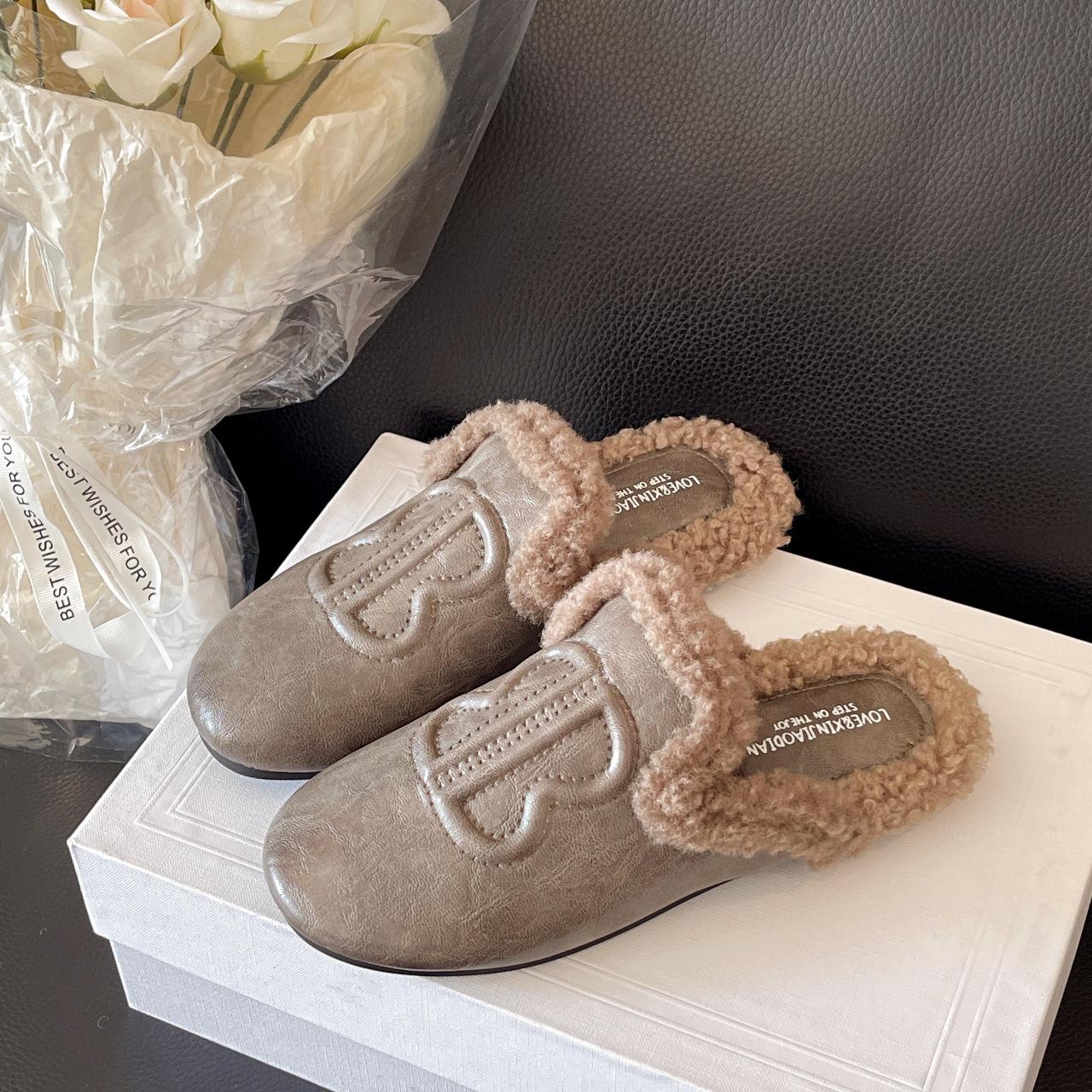 

Baotou half slippers women wear new models in autumn and winter, piled one-pedal fluffy cotton shoes slippers women s shoes leather bag head drag 40 серый