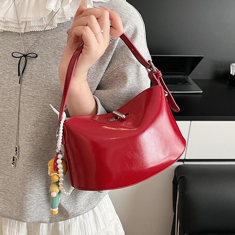 This Year's Super Fire, Simple and Fashionable Korean Handbag, Women's High-end Oil Wax Leather Fashion Versatile Commuter Messenger Bag