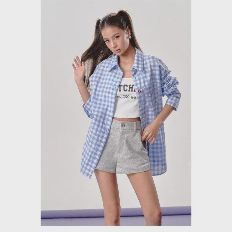 

2024 Autumn Women s Retro Blue Plaid Shirt with Spring Color Buckle Design S
