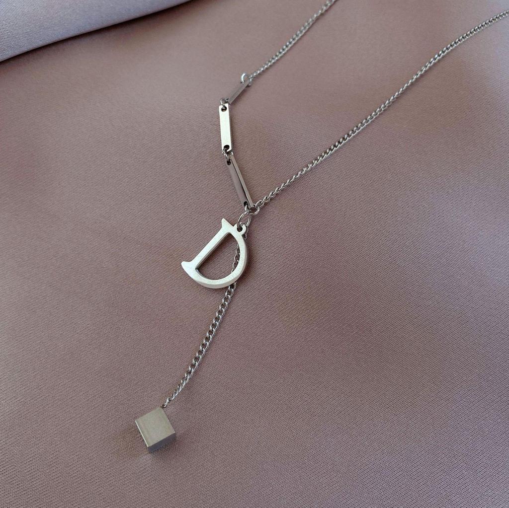 Butterfly Necklace with Color-Retaining Zircon - Fashionable, Versatile Women's Jewelry Accessory.