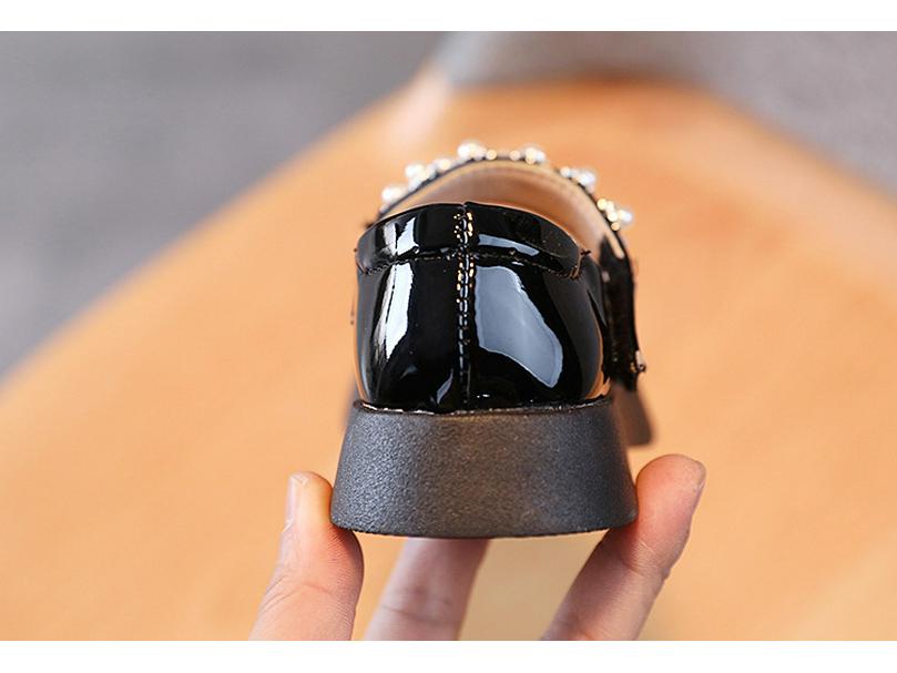 2024 Spring and Autumn Kids Leather Princess Shoes with Soft Sole, Ideal for Black Dance.