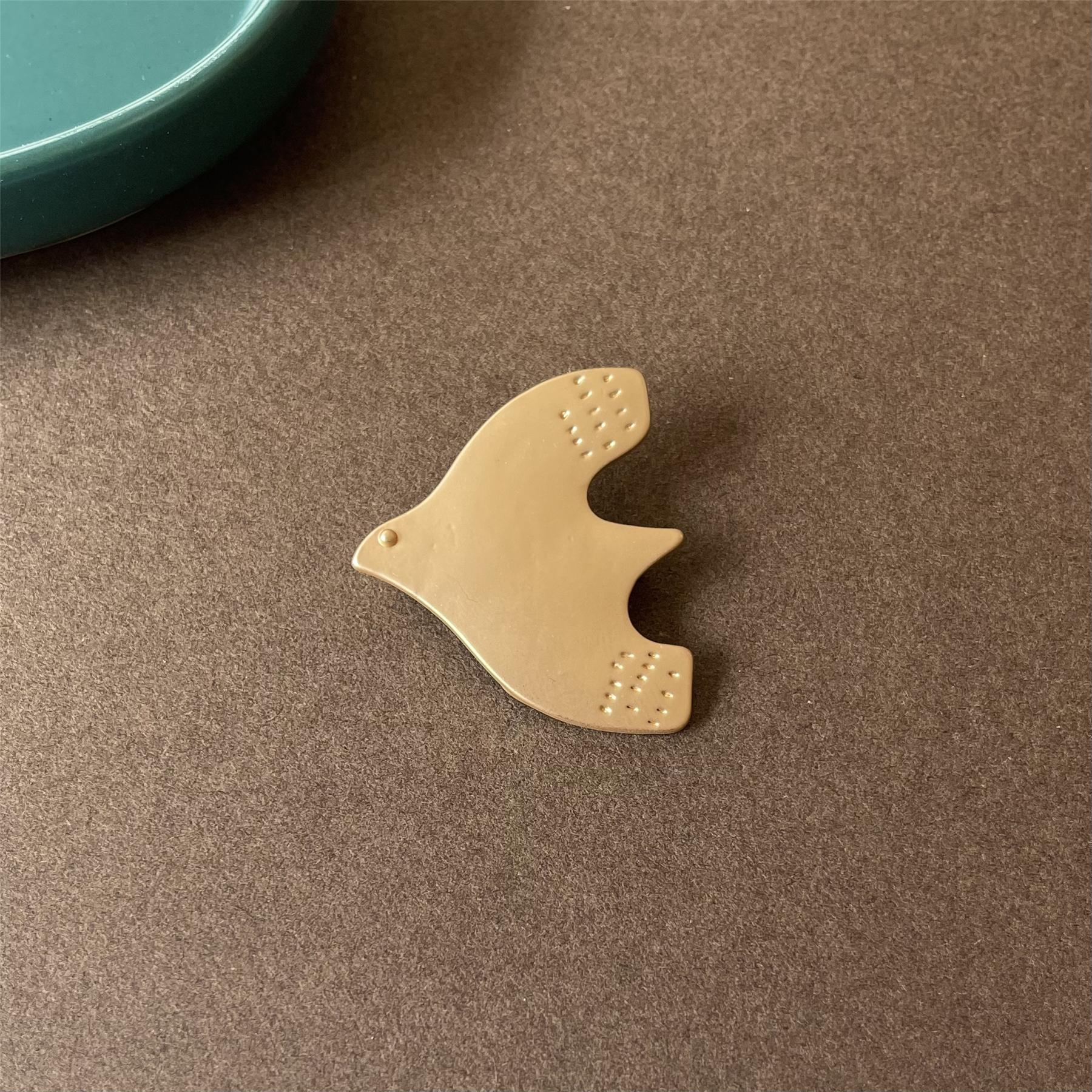 

Брошь-булавка в стиле барокко, матовая, золотого цвета, с листьями, для женщин, леди, элегантная, изысканная, винтажная, серия «Растения», для костюма, офисная, лацканная