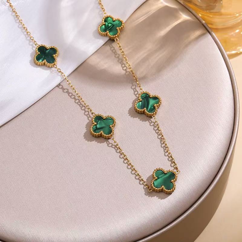 

Изысканная 18-каратная титановая сталь не теряет цвет Четырехлистный клевер Двусторонняя перламутровая Пять цветков Ожерелье Цепочка для ключицы женская 18K