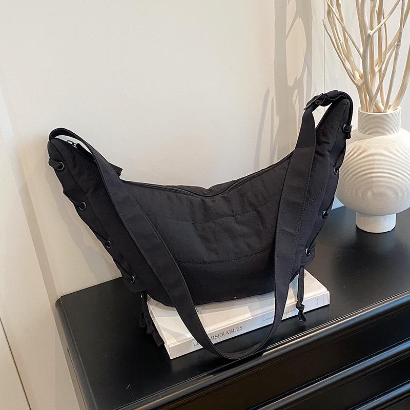 Fashion trend dumpling bag casual texture autumn and winter new large-capacity bag 2025 women's shoulder messenger bag