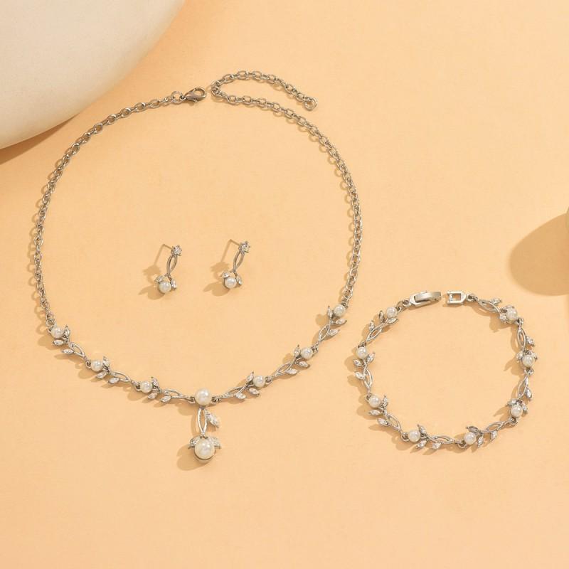 Elegant Minimalist Floral Pendant Necklace Set Women Lightweight Alloy Jewelry With Rose Gold White Finish