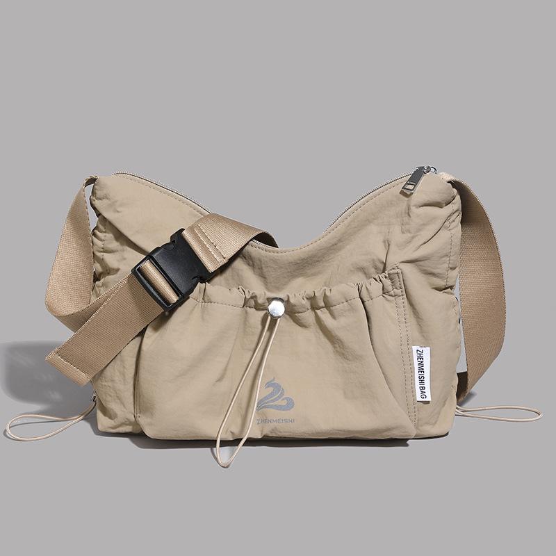 Sports style lightweight tote bag women's new niche design simple shoulder bag student class commute messenger bag