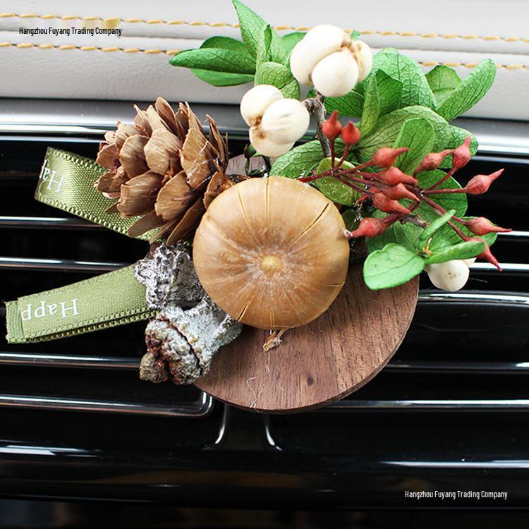 Summer Pine Cone & Dried Flower Car Vent Aromatherapy Decoration