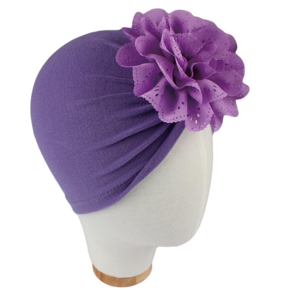 Baby-Knotenmütze im Bohème-Stil mit hohlem Blumendesign für Herbst und Winter