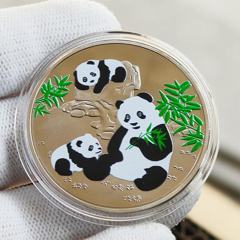 

Colorful Three Panda Commemorative Badge, Metal Color Printing Panda Zoo Commemorative Coin, Cartoon Relief Tourism Commemorative 40*1.5mm срібний