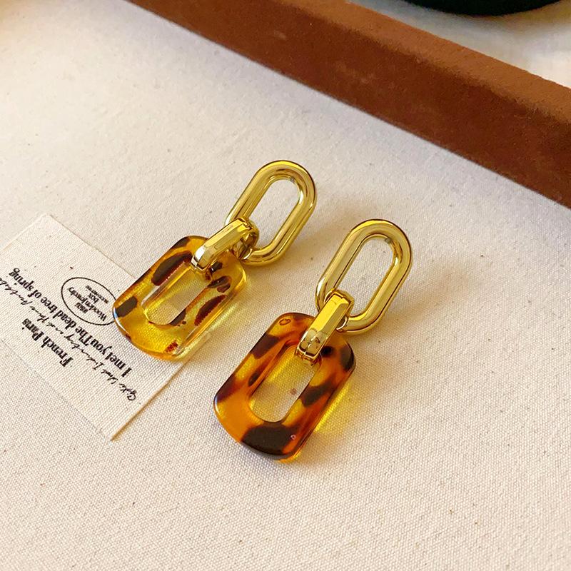 

Steel needle titanium steel chain leopard print earrings autumn and winter harbor style retro design earrings niche unique high-end earrings women