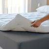 The White Stone Surmatelas en ouate de 800 g | Protège-matelas rembourré en billes de ouate avec revêtement en microfibre respirante 