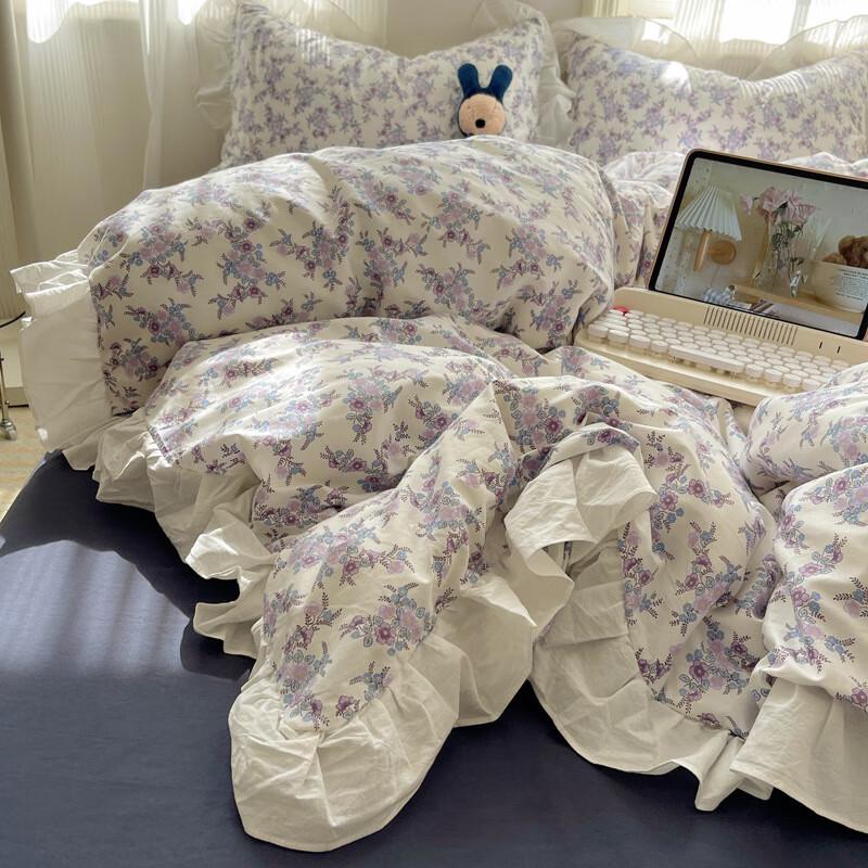 

Lilang Floral Lace 4-Piece Bedding Set