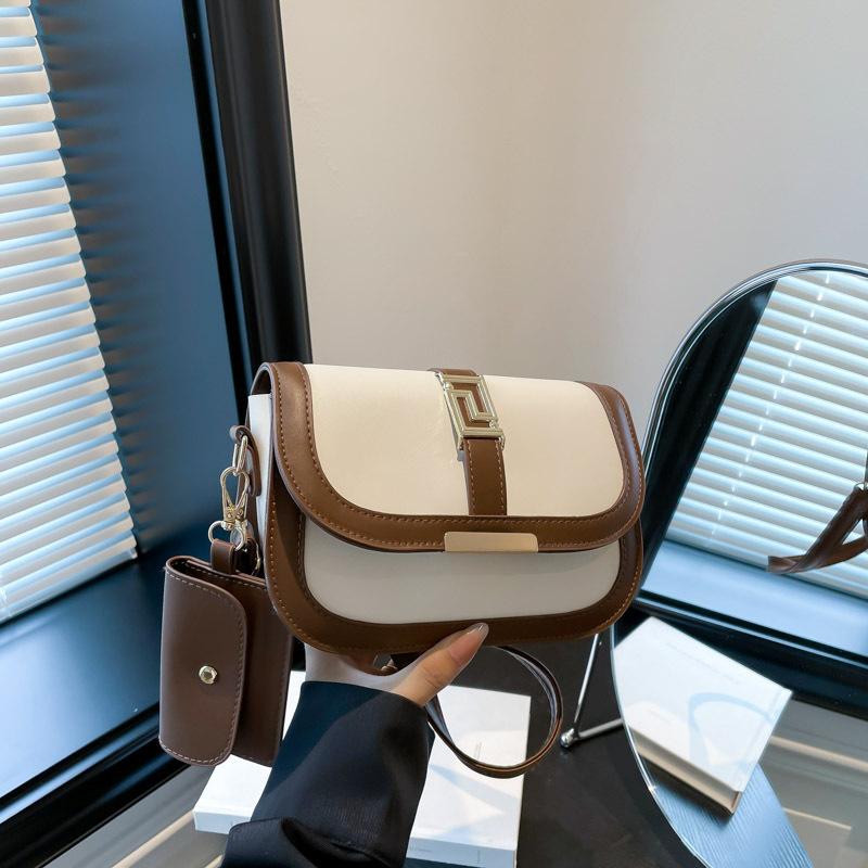 

2025 весна новая сумочка личность тренд ниша простая сумка через плечо мода однотонная повседневная сумка-мессенджер женская