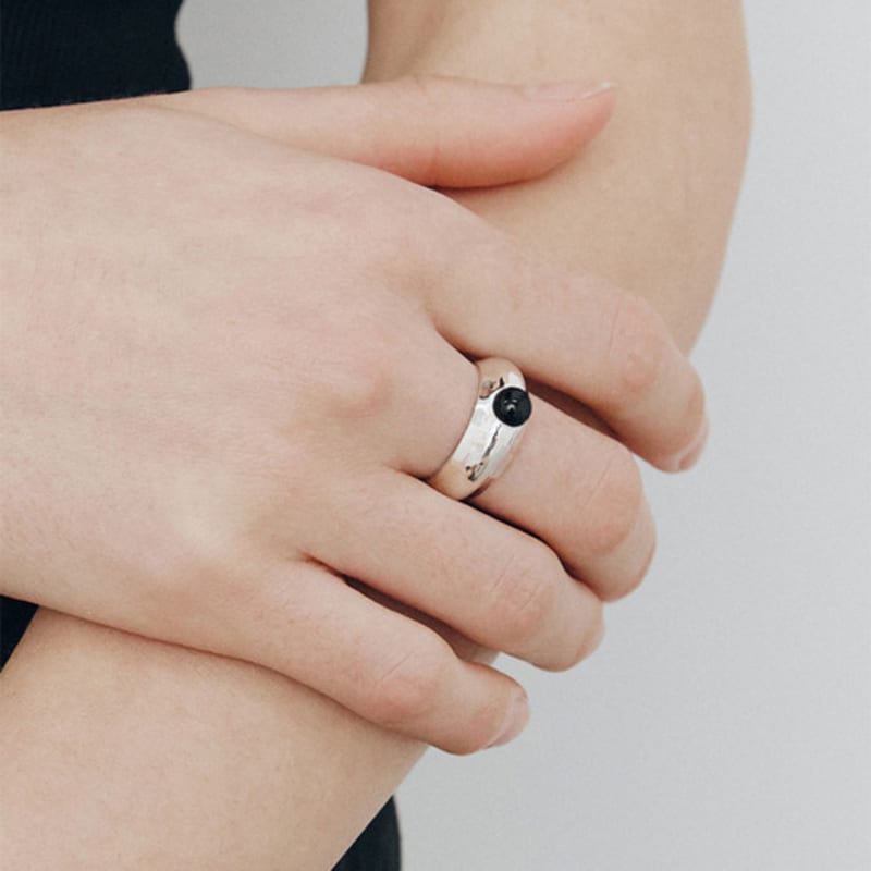 LUMIAH QUIET ONYX RING