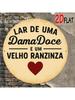 LAR DE UMA DamaDoce E UM VELHO RANZINZA Metal Wall Art Decor