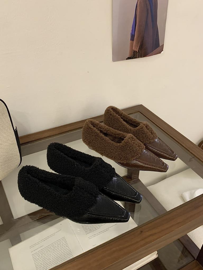 2025 new autumn and winter wool shoes flat bottom square head fashion shallow mouth lamb wool single shoes women