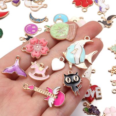 10 Stück Mehrfarbige Legierung Tropföl Mini Anhänger Schmetterling Blume Herzform Anhänger Für DIY Bastel Schlüsselanhänger Halskette Schmuckherstellung