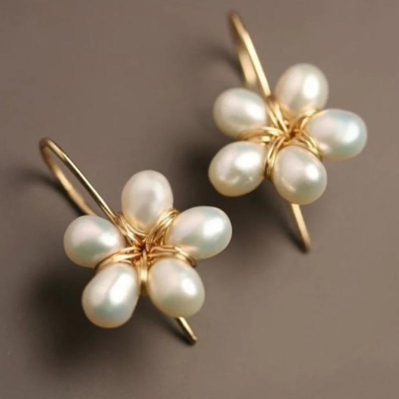 New Trendy Flower Shaped White Pearl Ear Hooks Fresh, Sweet and Creative Pastoral Earringsfor Women Bridal Engagement Wedd