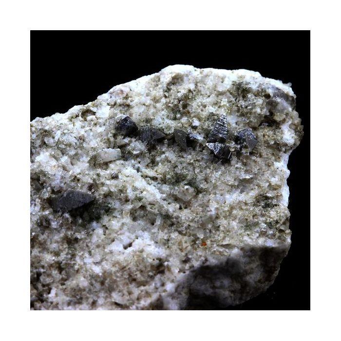 Pierres et Minéraux. Anatase. 106.0 ct. Entre Deux Roches, Massif de la Lauzière, France..