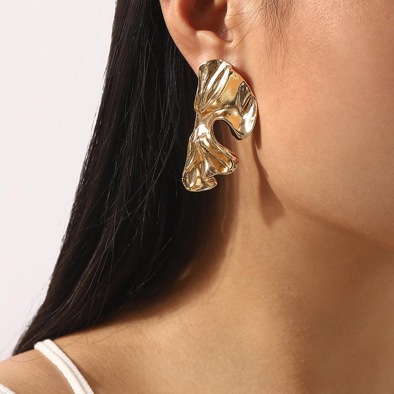 

Vintage Gold Color Two Petal Flower Irregular Stud Earrings for Women Simple Metal Floral Earrings Personality Zircon Gift