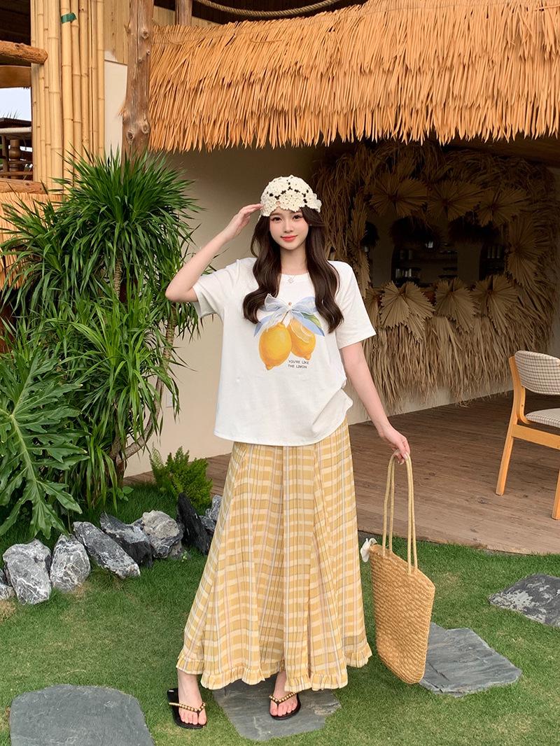 

2026 Summer Plus Size Women s Plaid Two-Piece Set with Printed Short Sleeve and Tassel Skirt 4XL